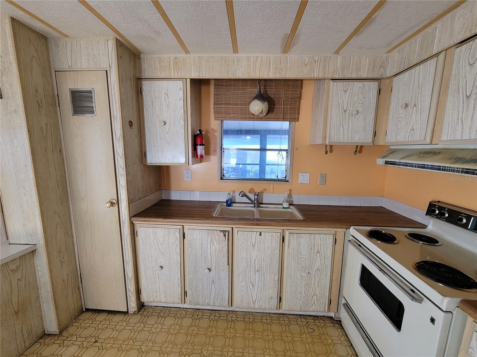 5021 HILL DR — photo 17