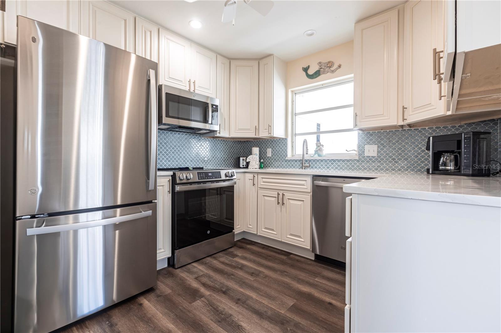 6020 MIDNIGHT PASS RD #52B — photo 8