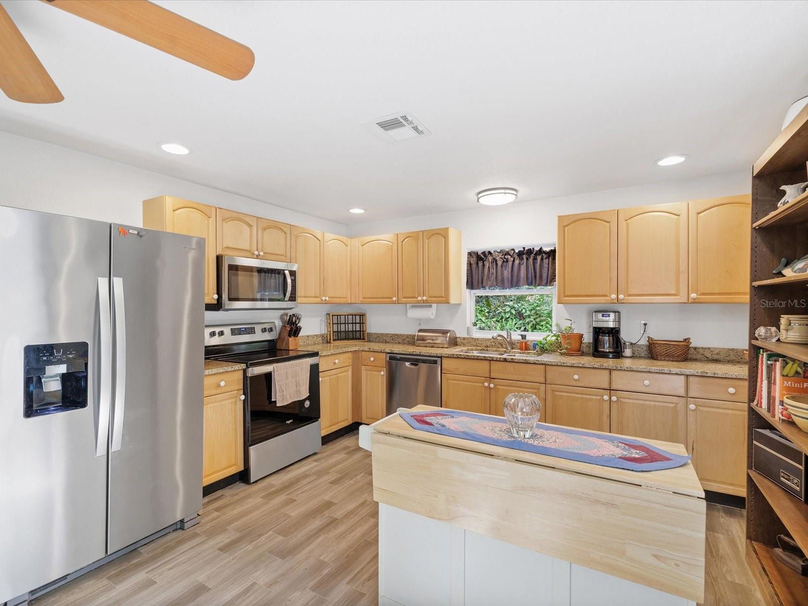 36228 CLINTON AVE — photo 8