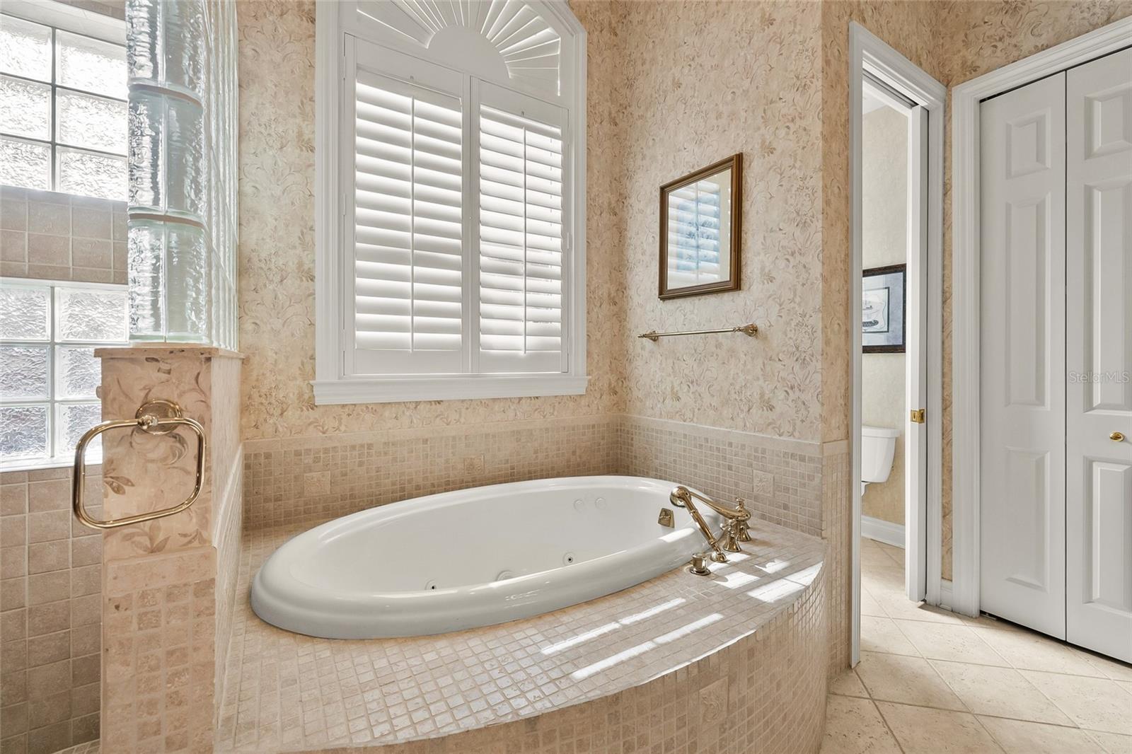 8402 TALLAHASSEE DR NE — photo 19