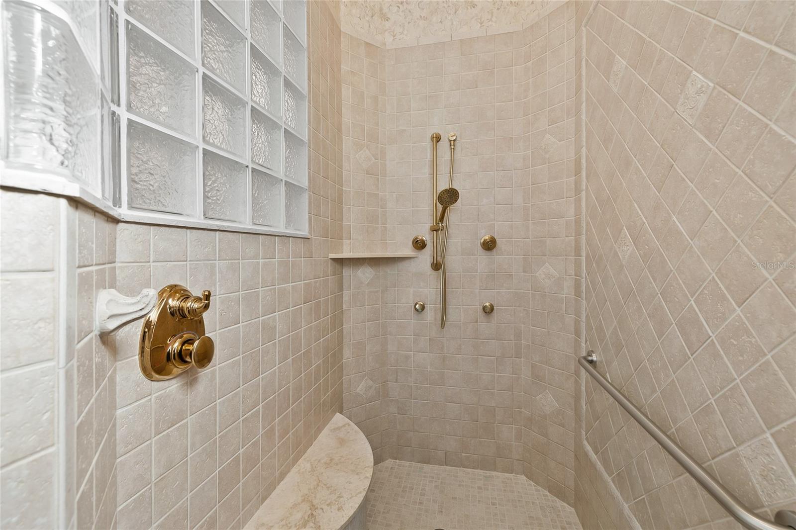 8402 TALLAHASSEE DR NE — photo 31