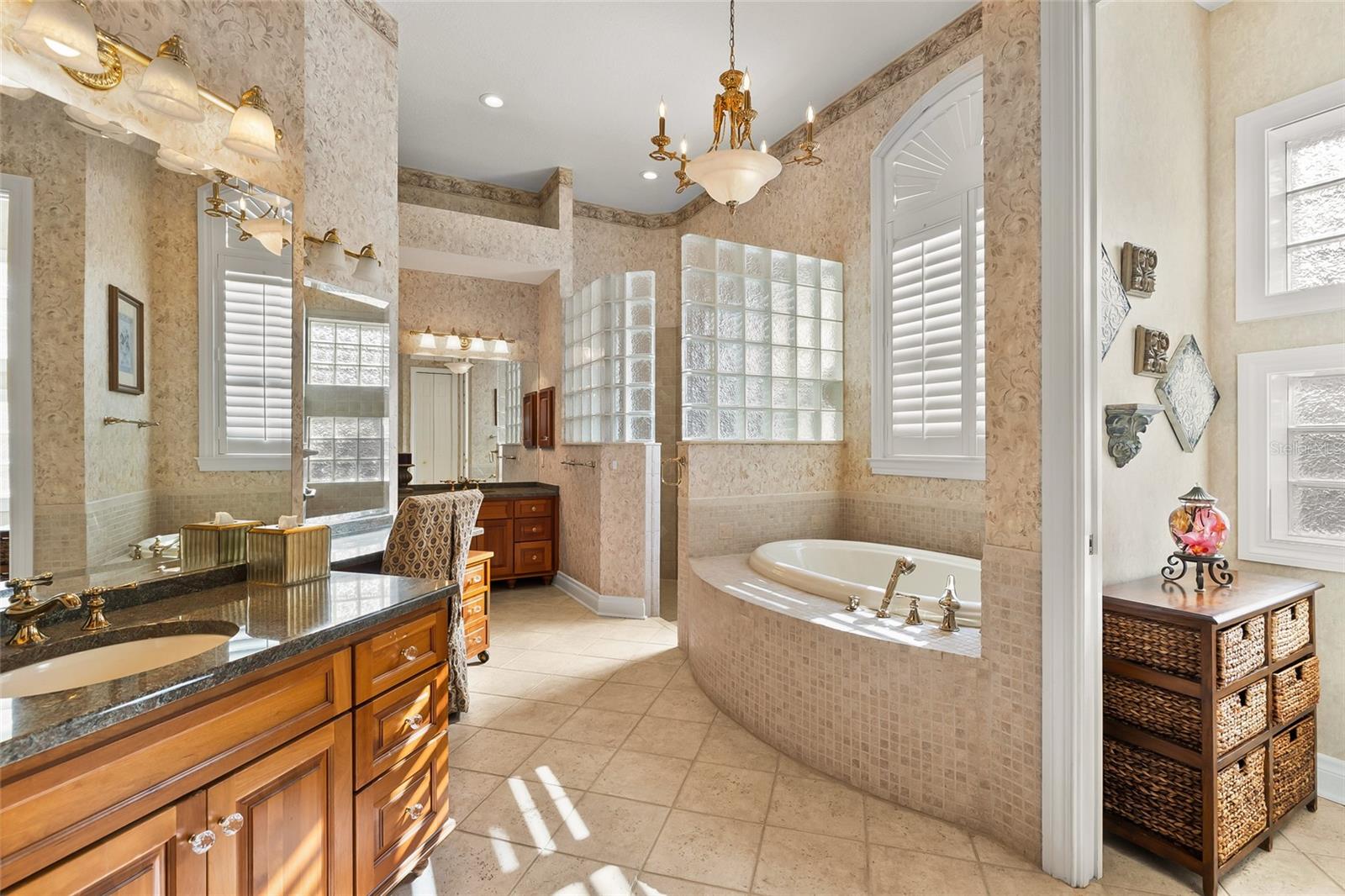8402 TALLAHASSEE DR NE — photo 30