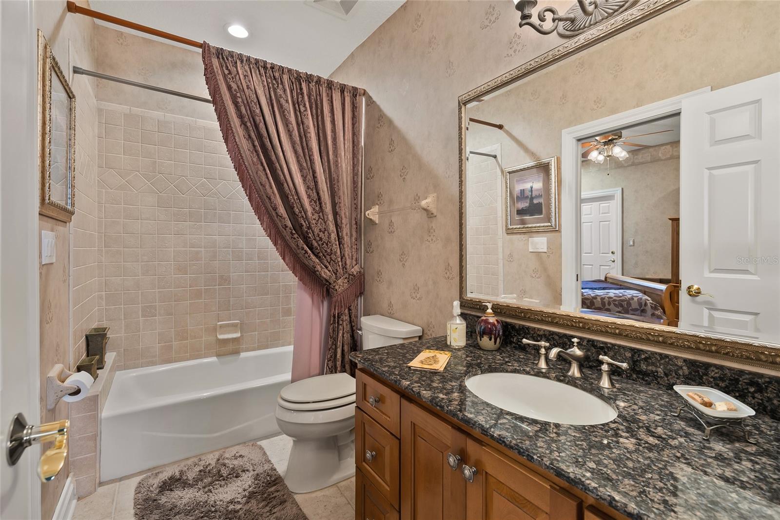 8402 TALLAHASSEE DR NE — photo 35