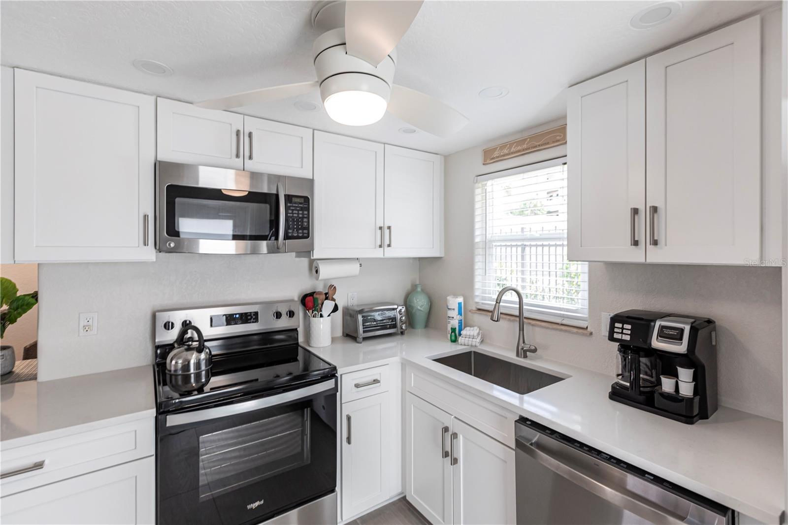 6154 MIDNIGHT PASS RD #D15 — photo 10