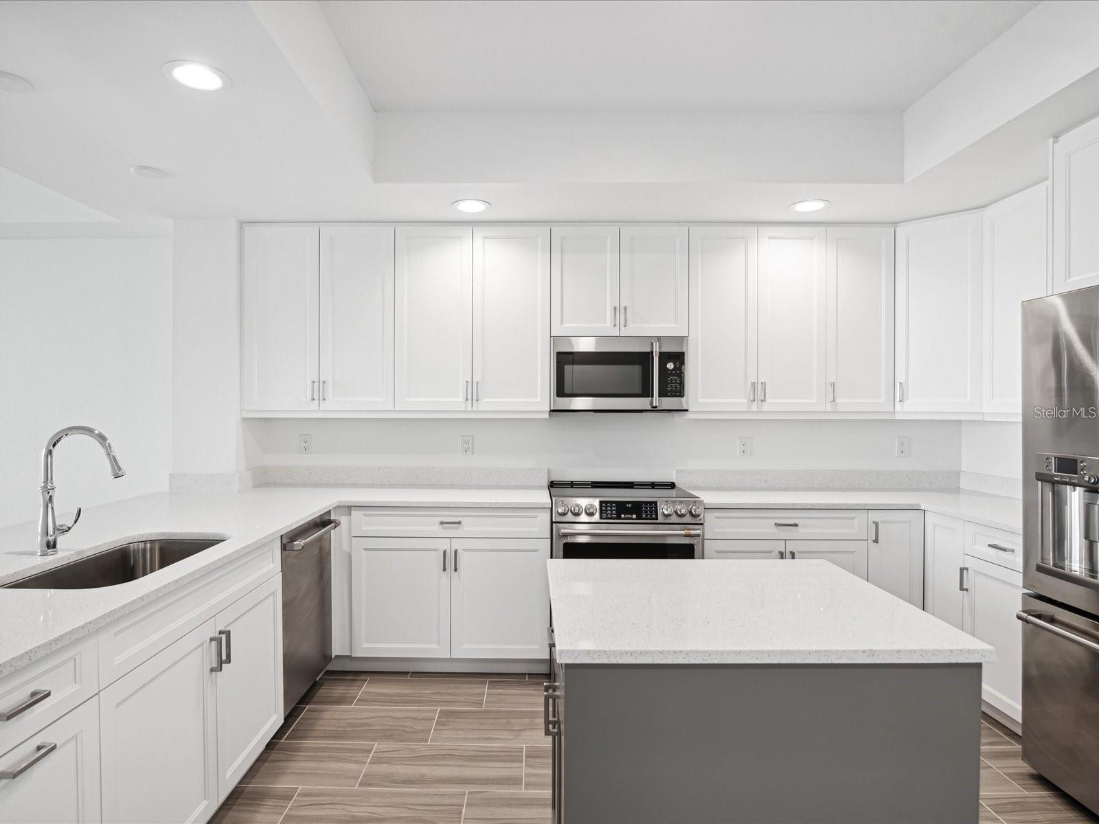 125 ISLAND WAY #304 — photo 4