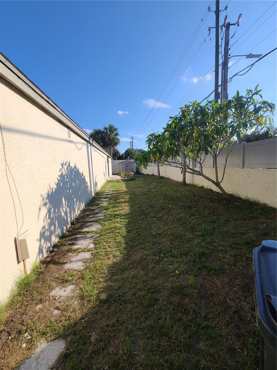 13701 LAZY OAK DR — photo 23