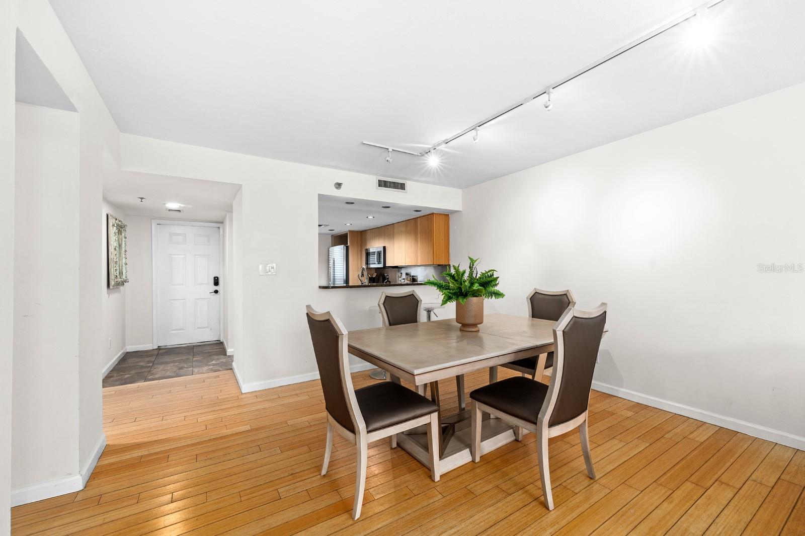 201 W LAUREL ST #310 — photo 5