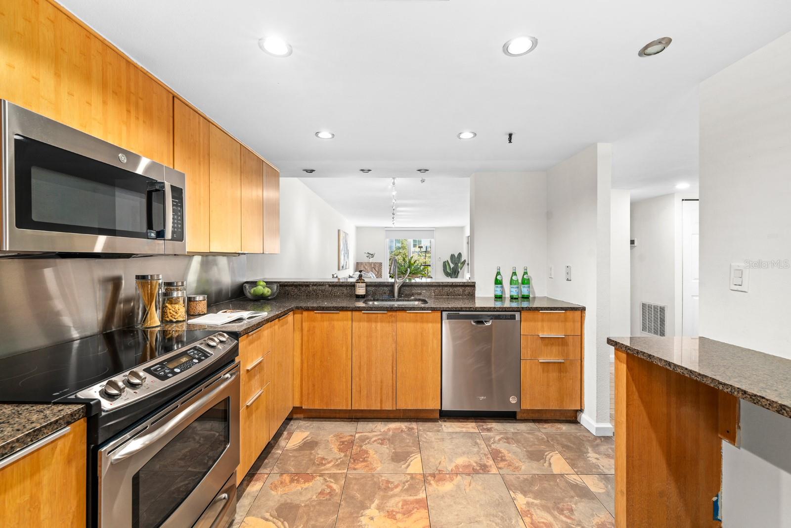201 W LAUREL ST #310 — photo 6
