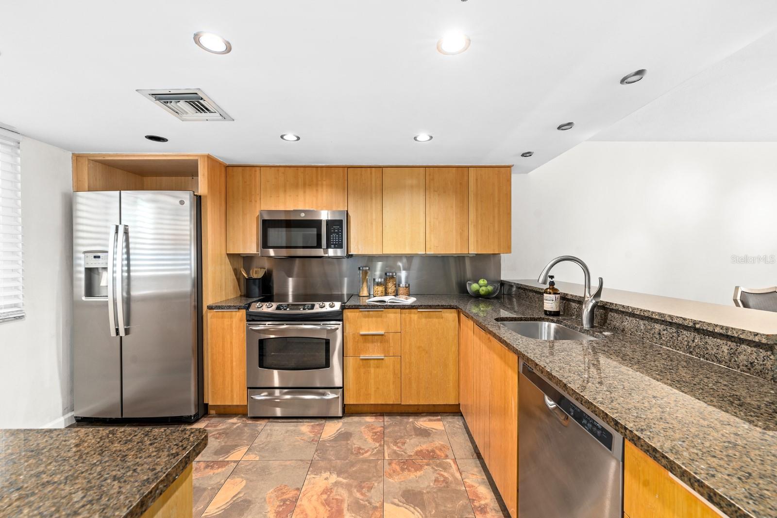 201 W LAUREL ST #310 — photo 3