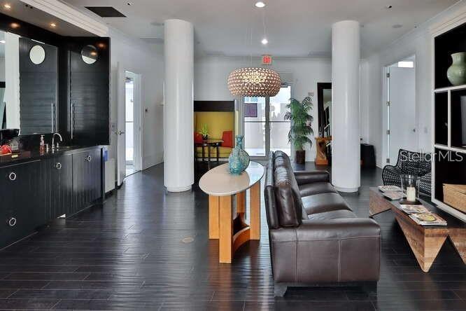 1227 E MADISON ST #601 — photo 8