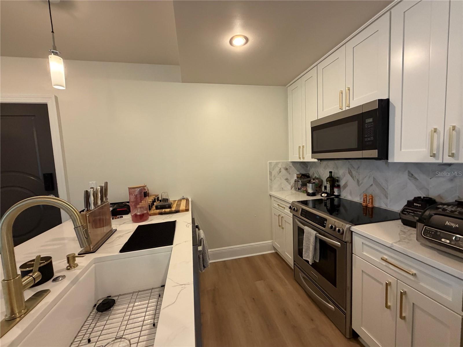 1227 E MADISON ST #601 — photo 6