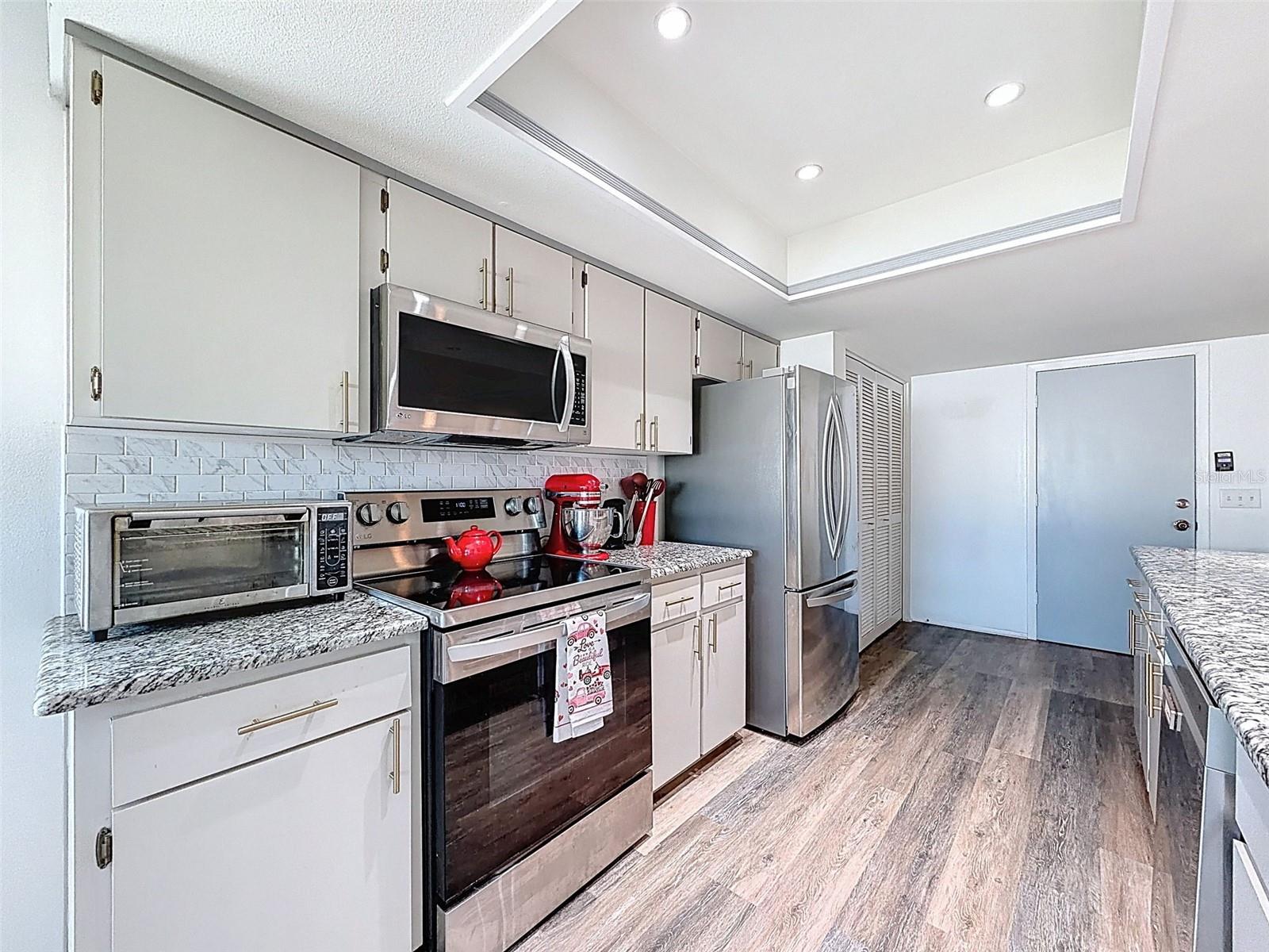 10654 FALLEN LEAF LN — photo 18