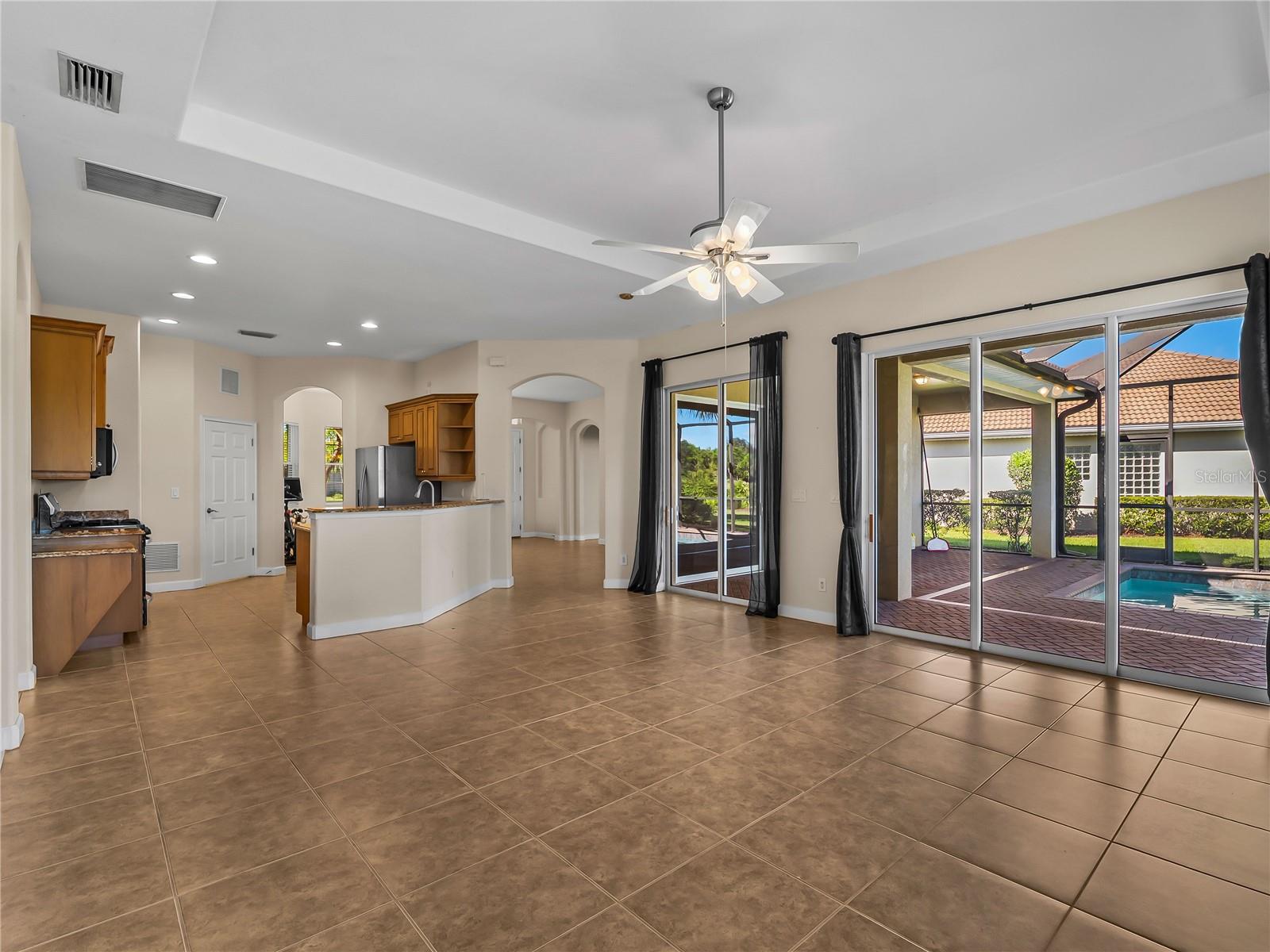 274 MONTELLUNA DR — photo 31