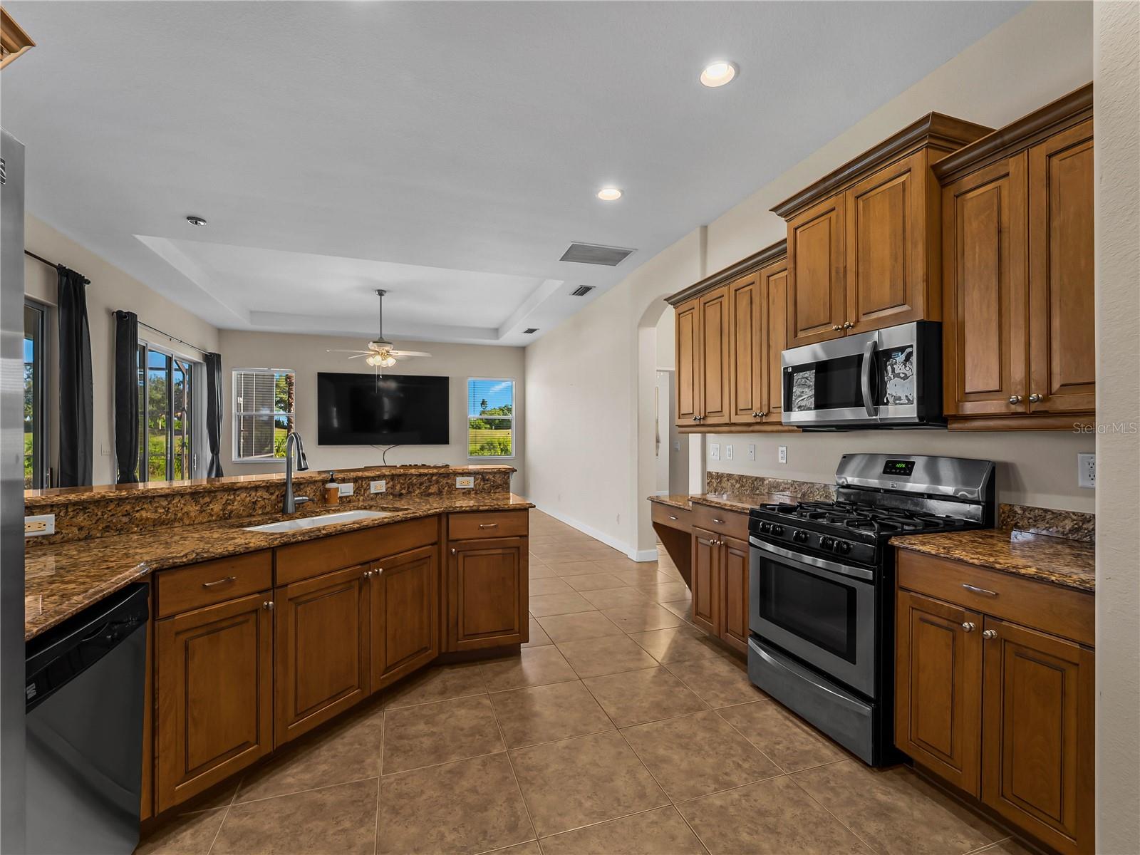 274 MONTELLUNA DR — photo 36