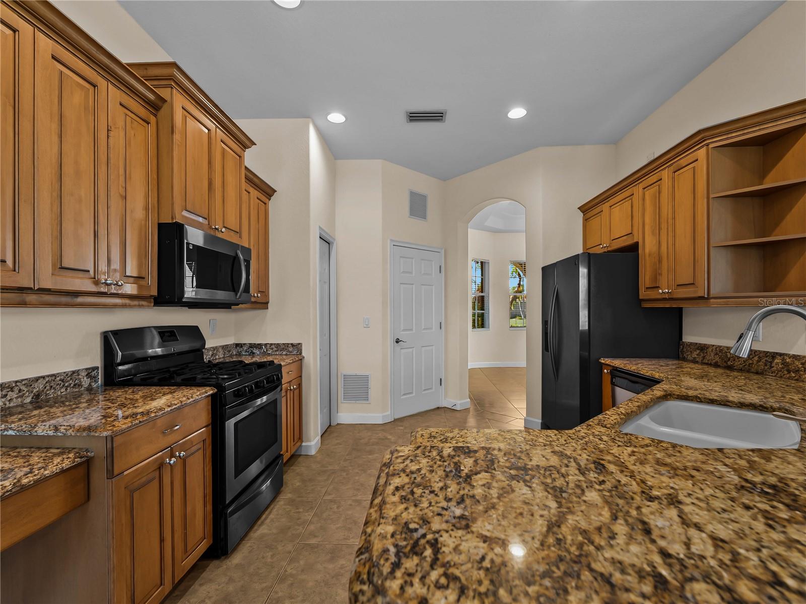 274 MONTELLUNA DR — photo 35