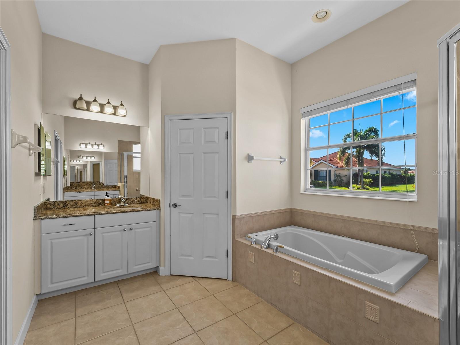 274 MONTELLUNA DR — photo 28