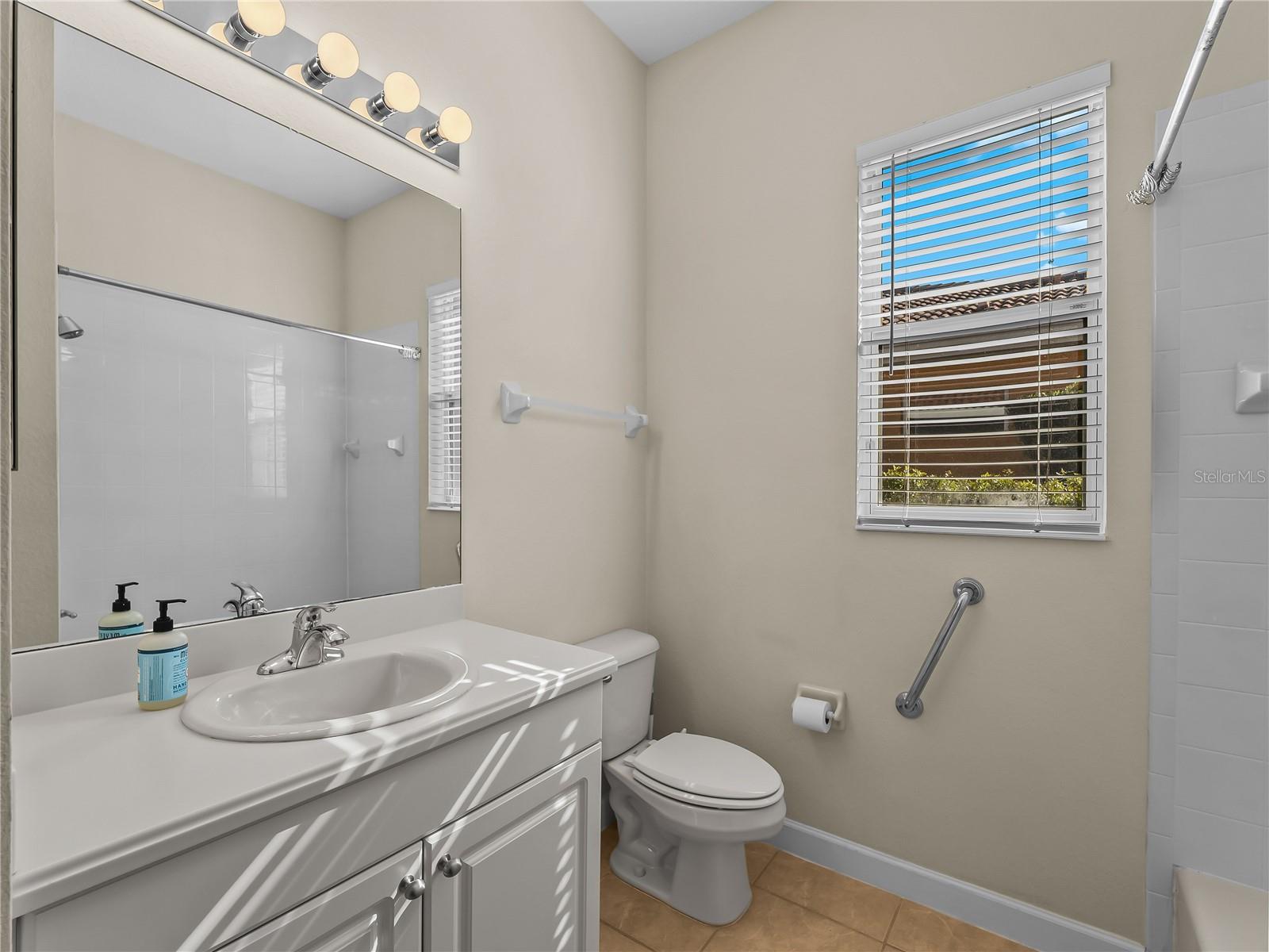 274 MONTELLUNA DR — photo 44