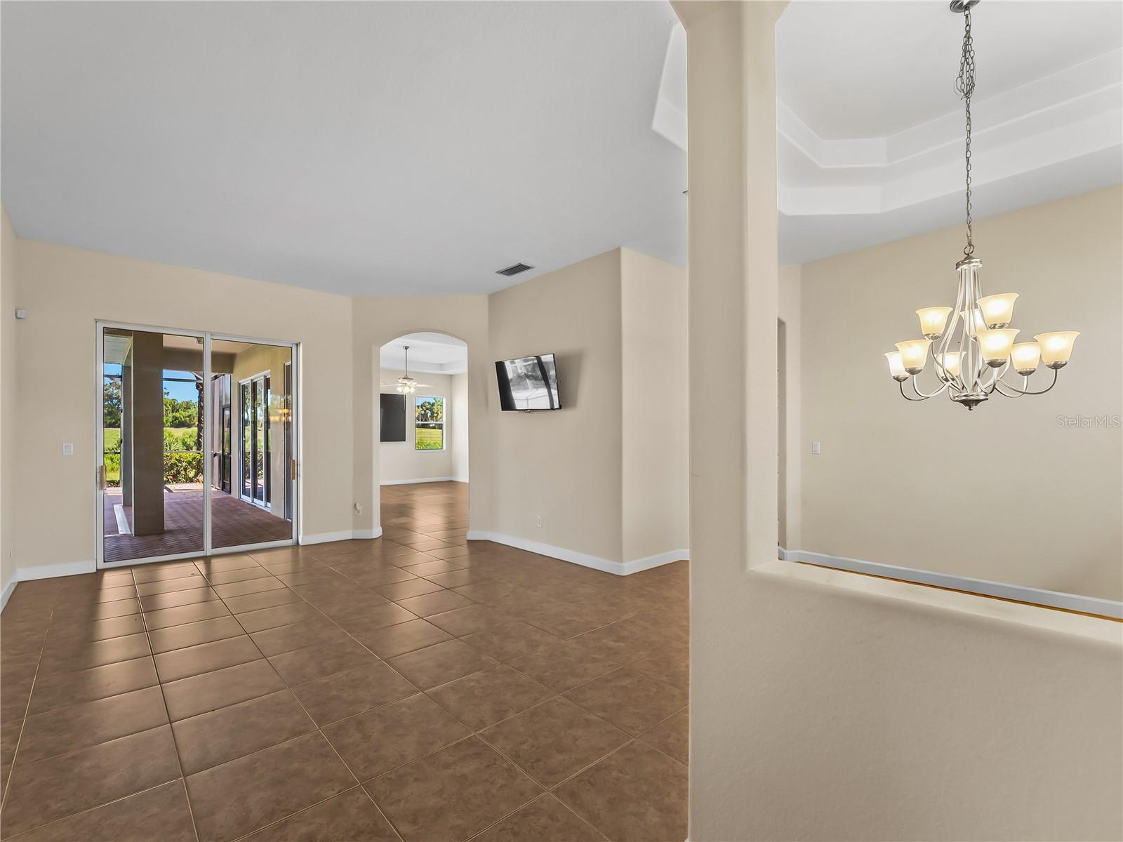 274 MONTELLUNA DR — photo 16
