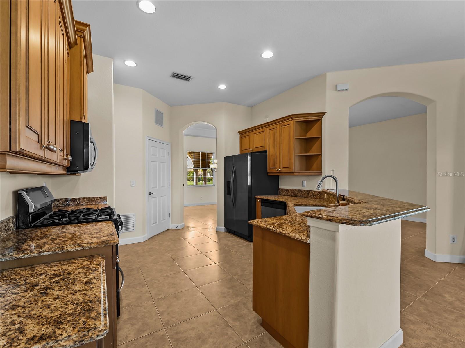 274 MONTELLUNA DR — photo 34
