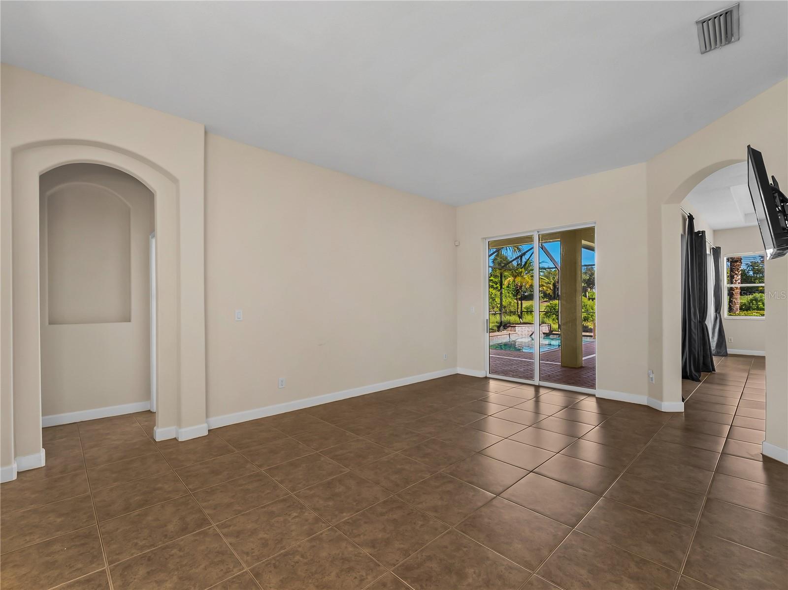 274 MONTELLUNA DR — photo 19