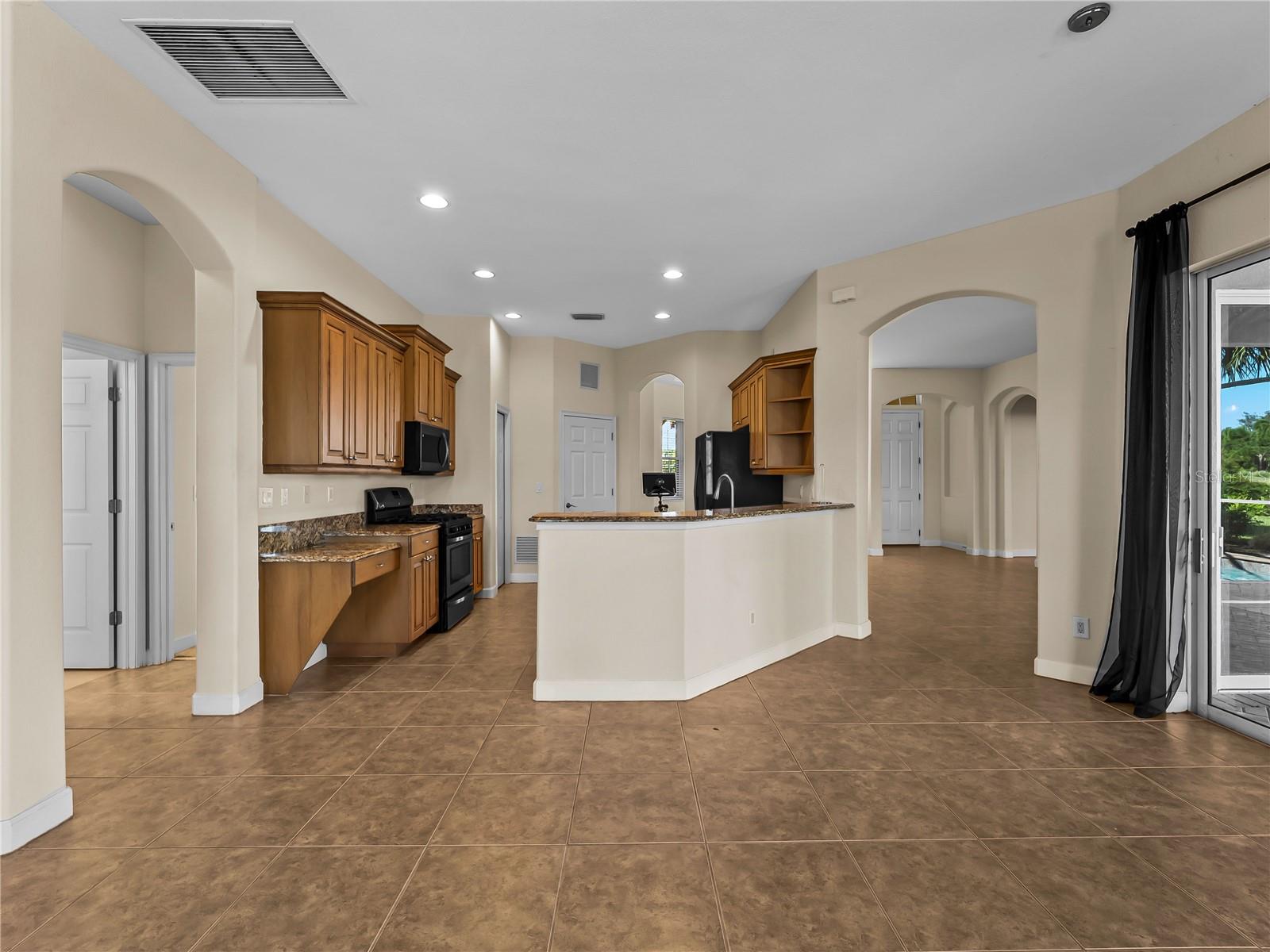 274 MONTELLUNA DR — photo 33