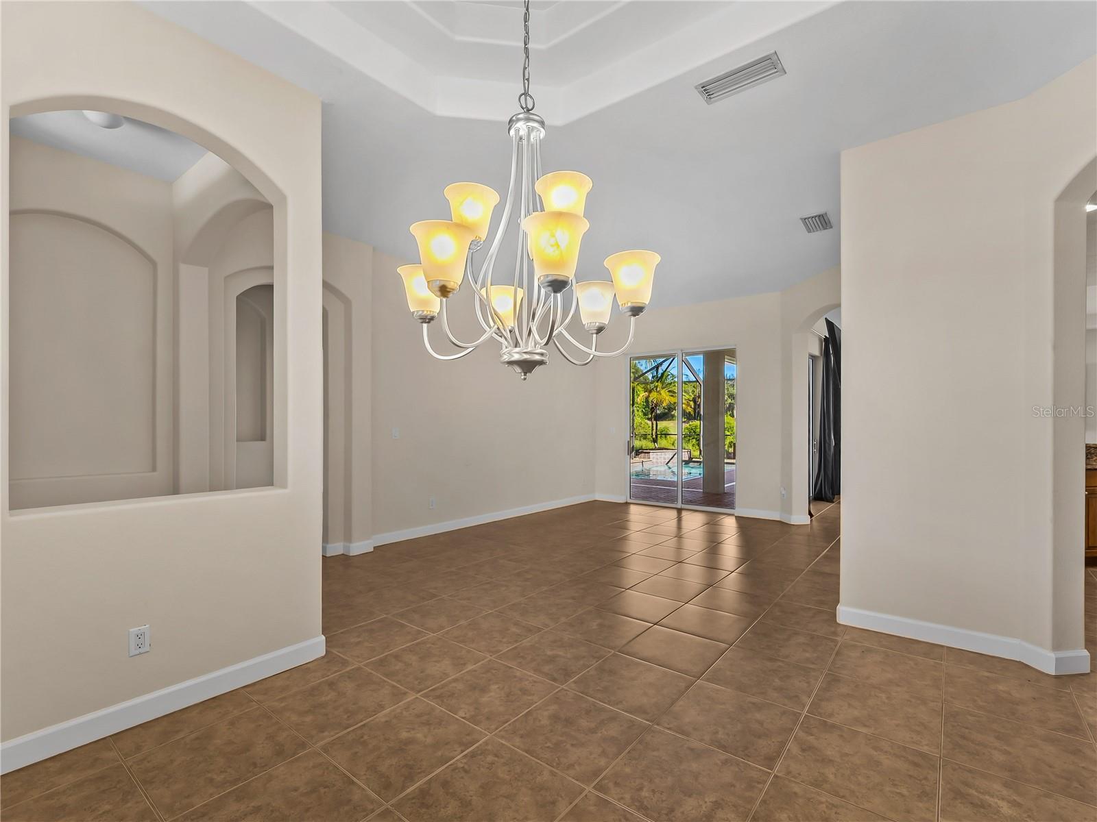 274 MONTELLUNA DR — photo 17