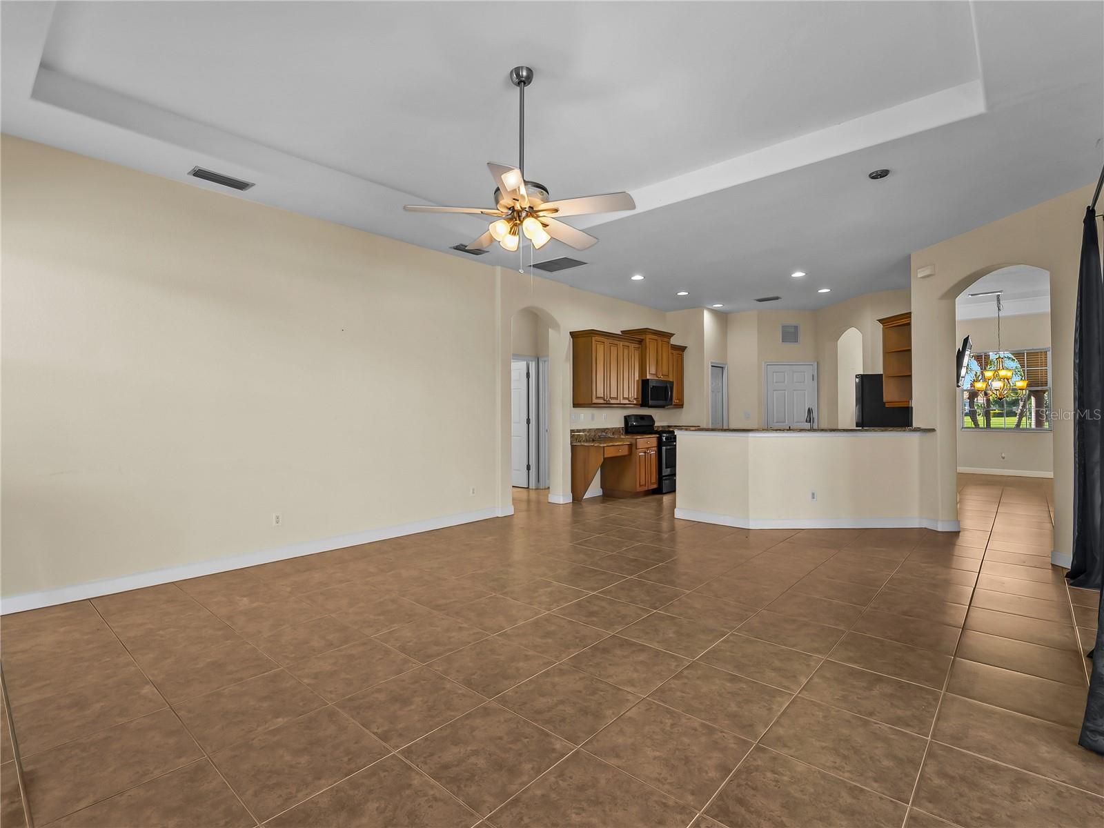 274 MONTELLUNA DR — photo 32