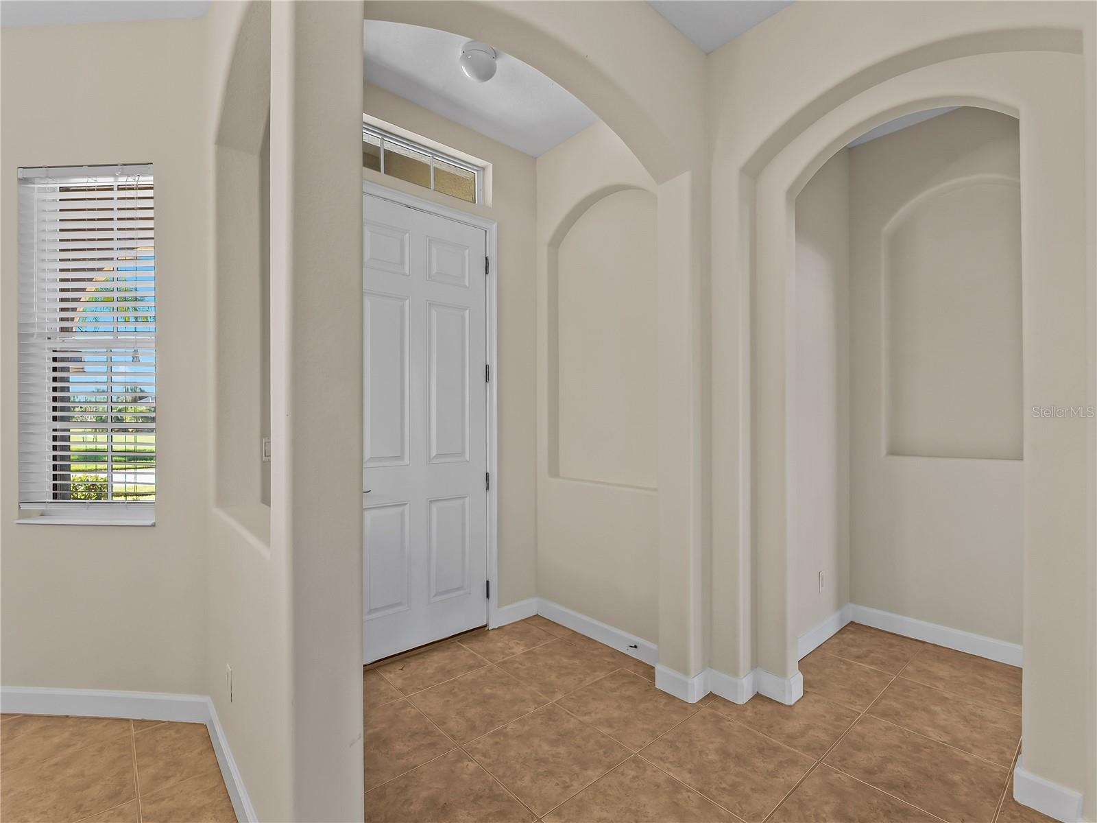 274 MONTELLUNA DR — photo 13