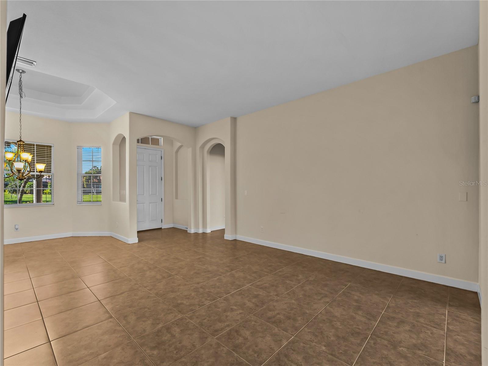 274 MONTELLUNA DR — photo 14