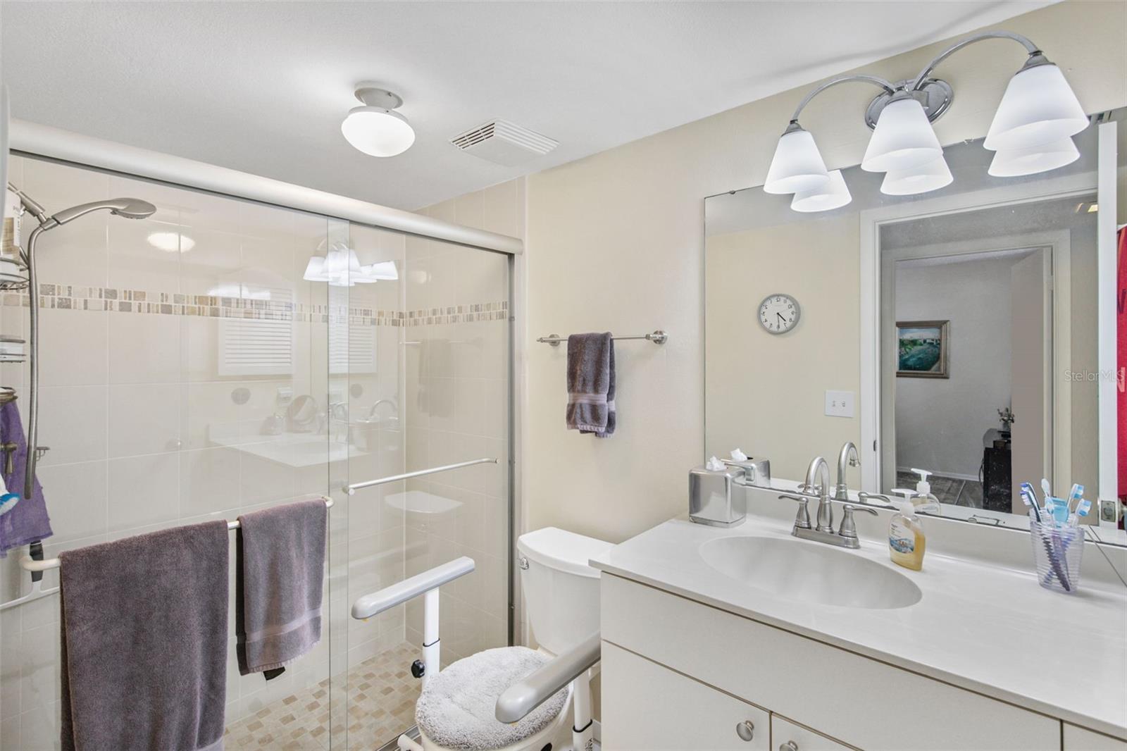 611 WOODLAWN DR #611 — photo 23