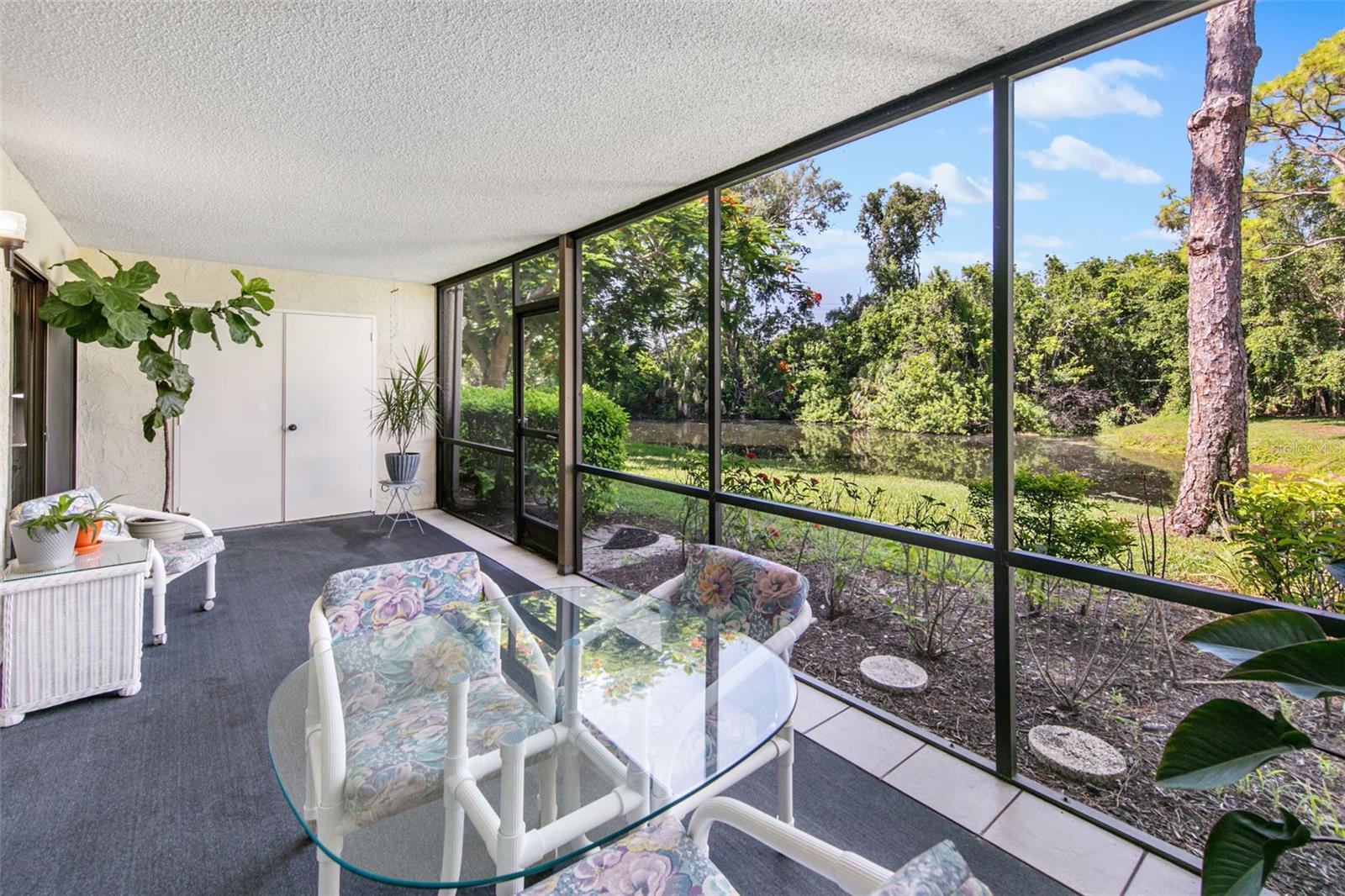 611 WOODLAWN DR #611 — photo 12