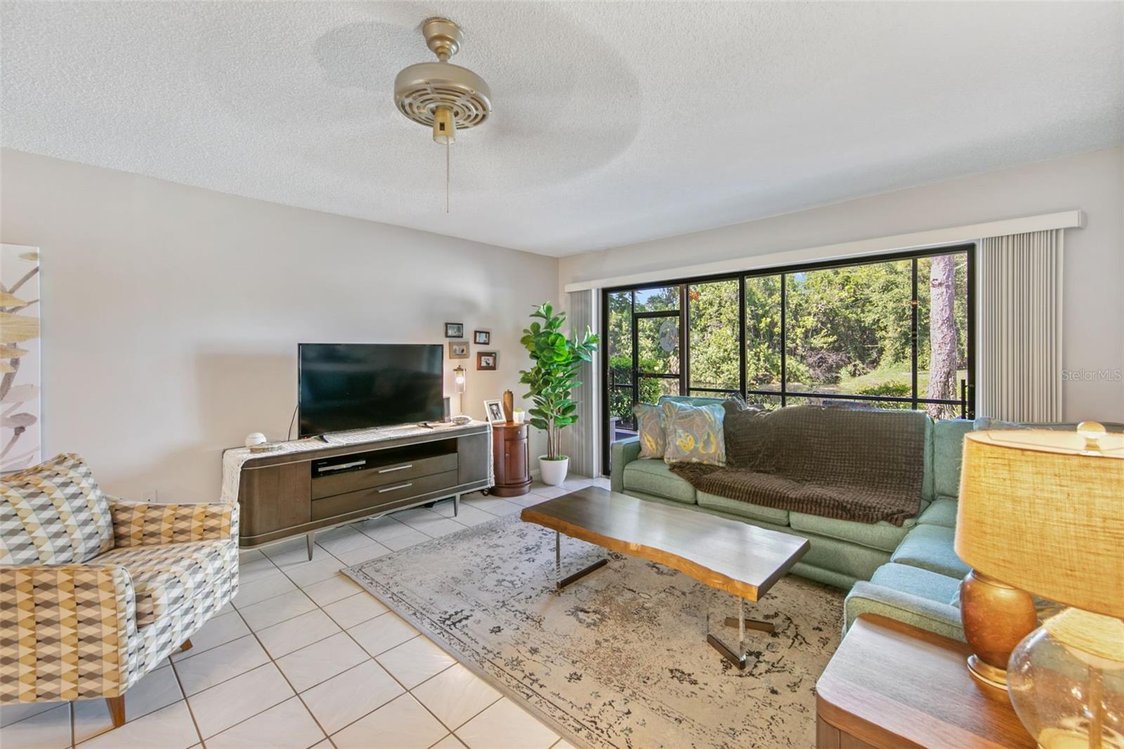 611 WOODLAWN DR #611 — photo 4
