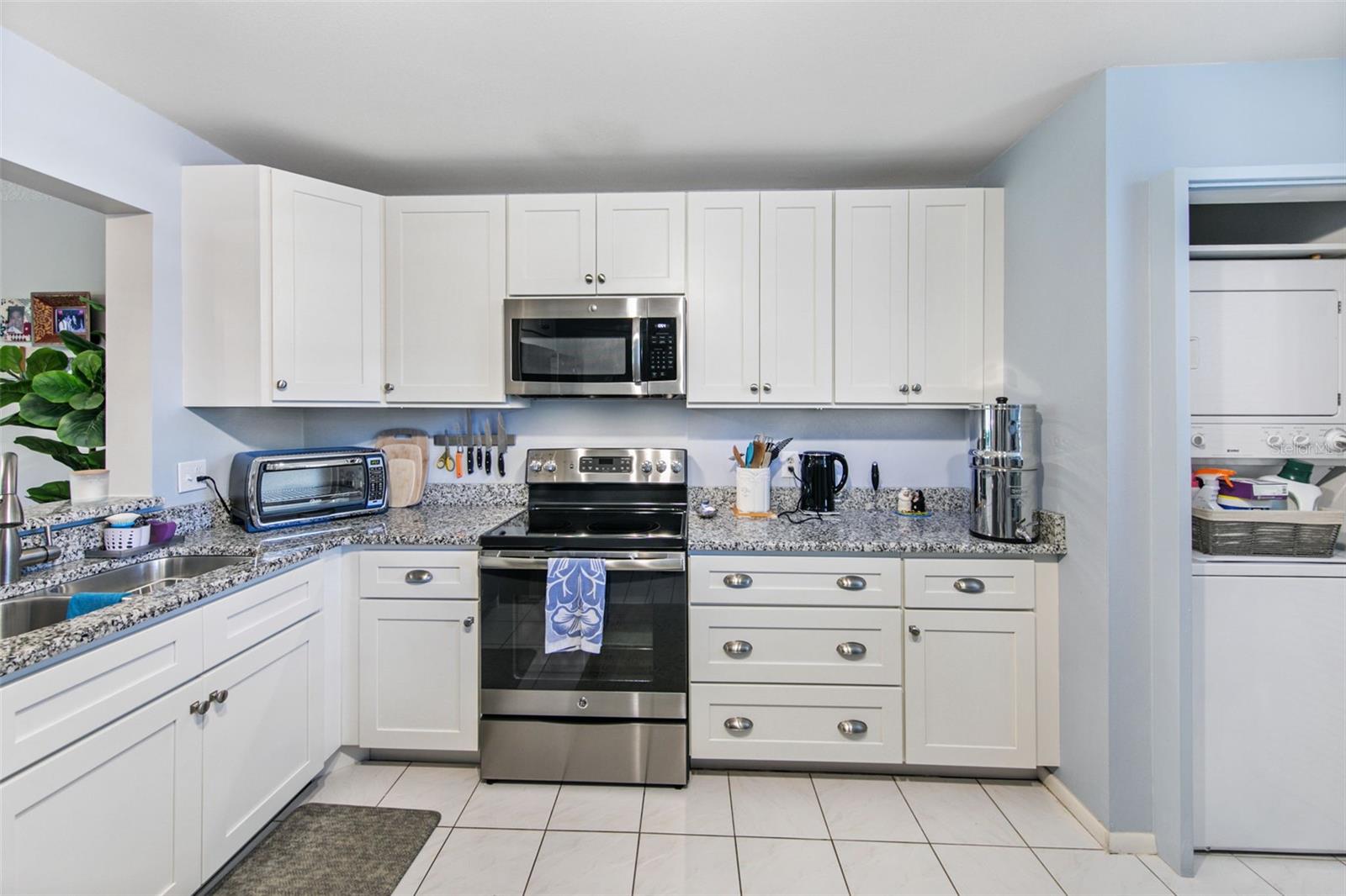 611 WOODLAWN DR #611 — photo 3
