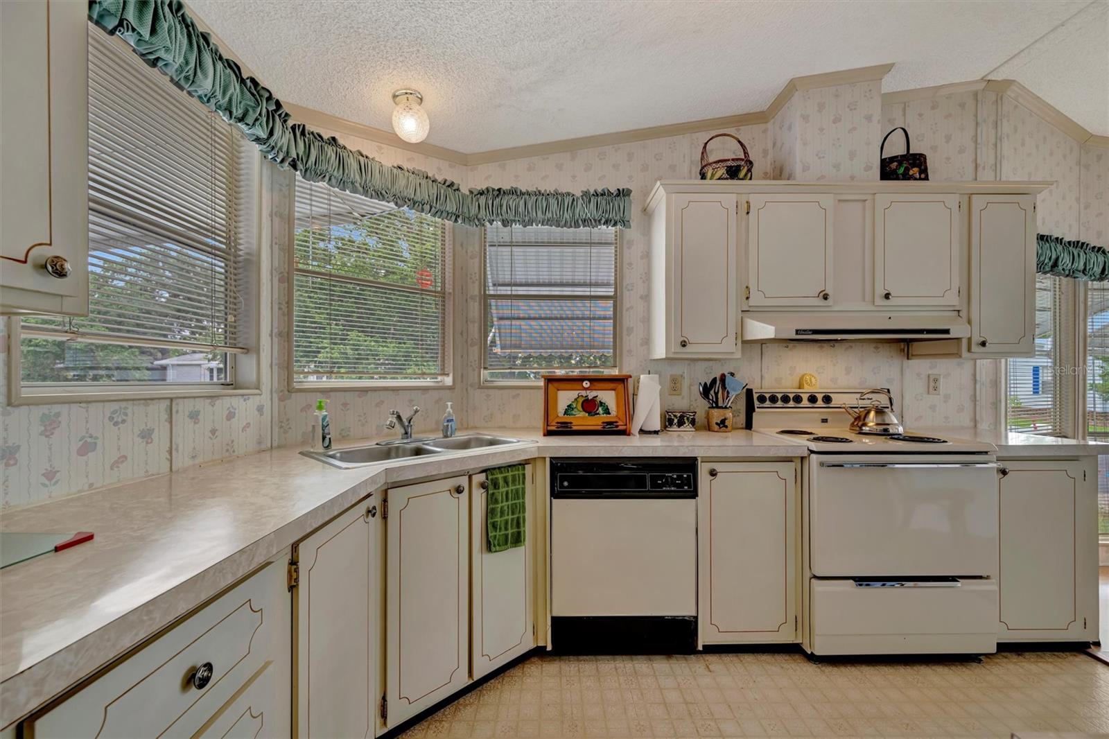 106 N SAINT GEORGE CIR — photo 5