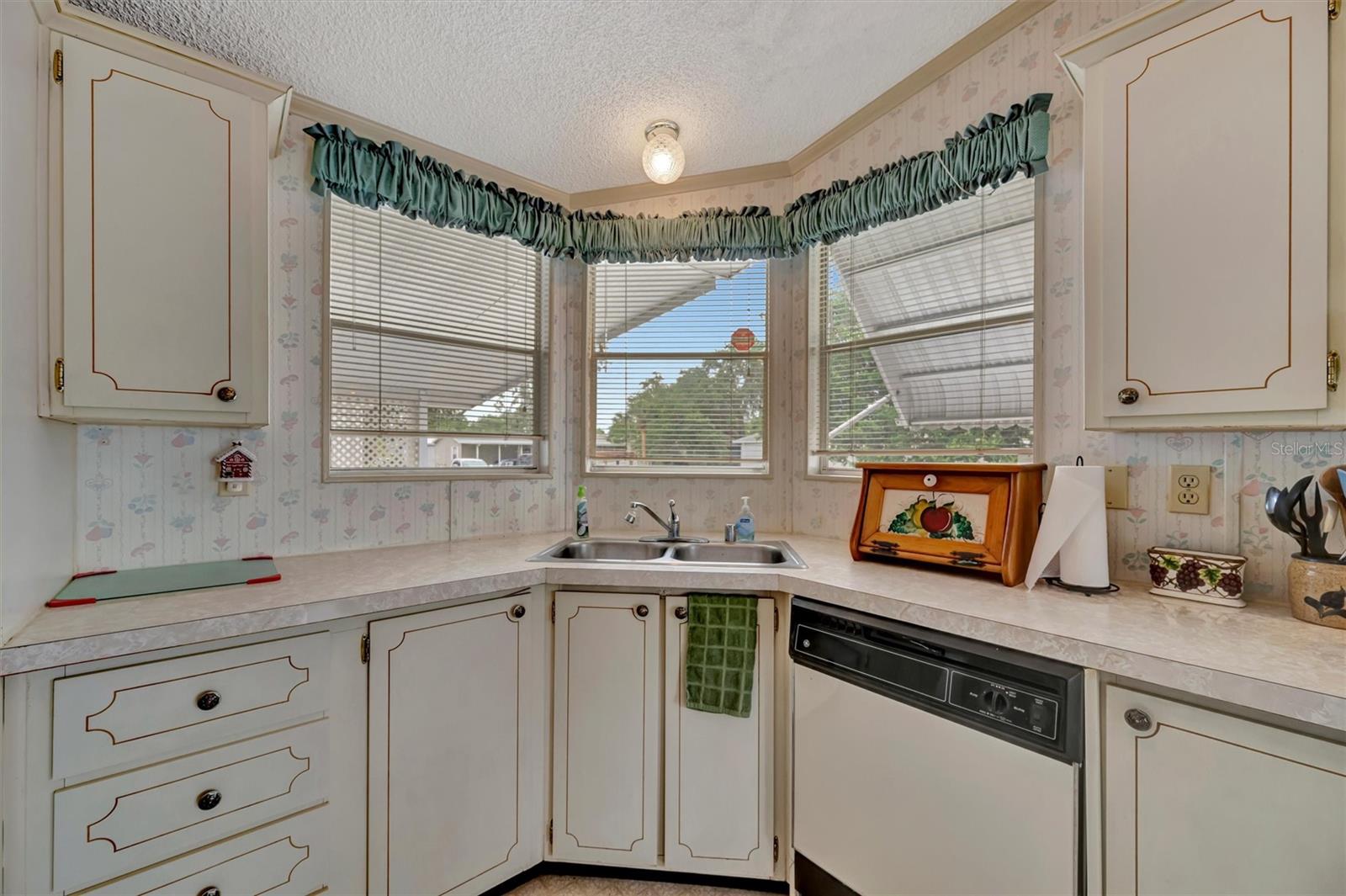 106 N SAINT GEORGE CIR — photo 8