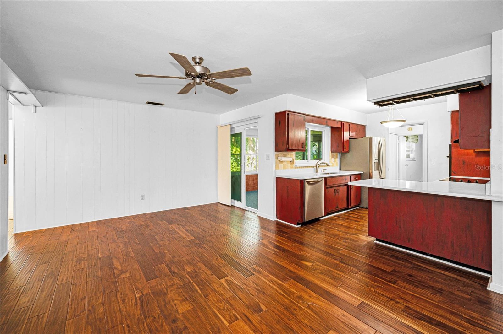 2310 SARAZEN DR — photo 32