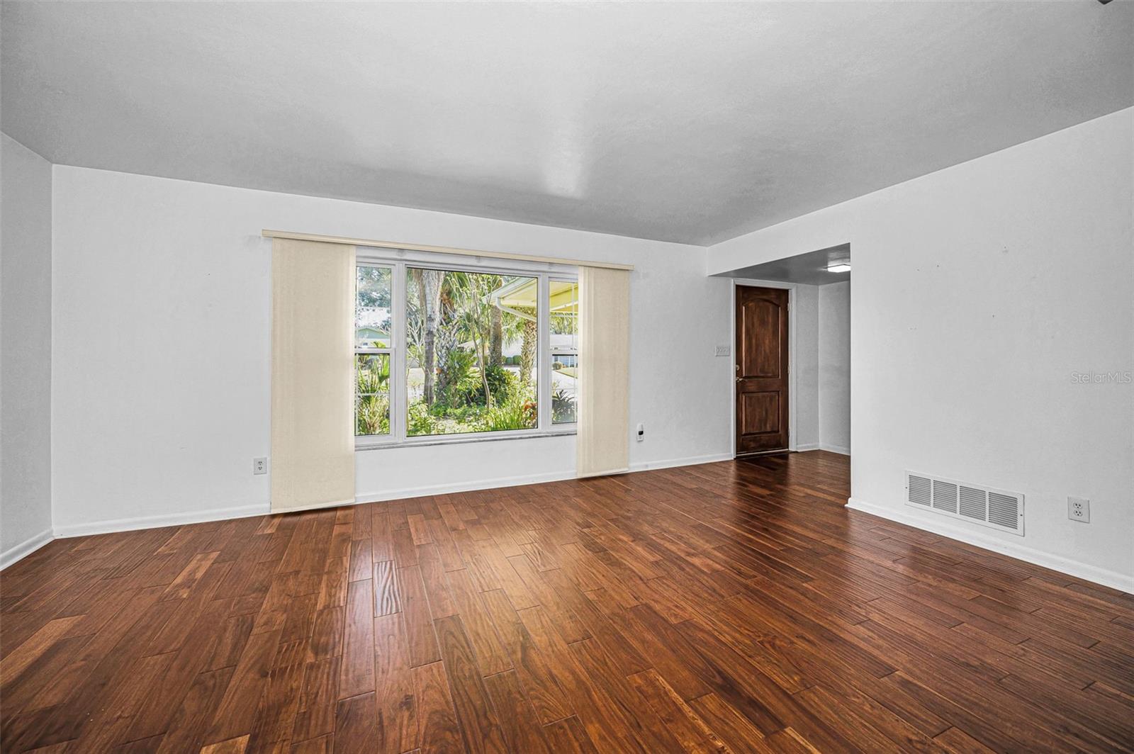 2310 SARAZEN DR — photo 16