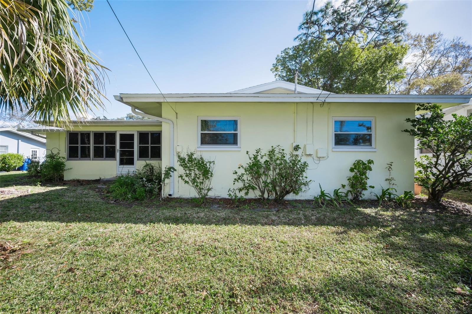 2310 SARAZEN DR — photo 58