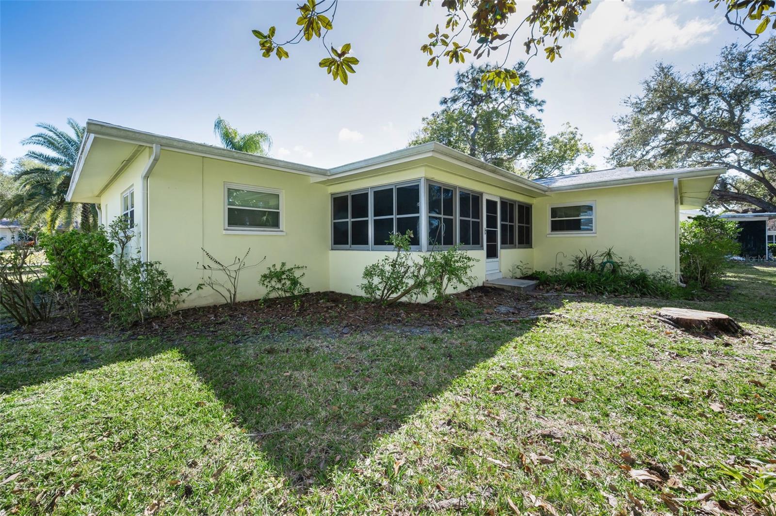 2310 SARAZEN DR — photo 57