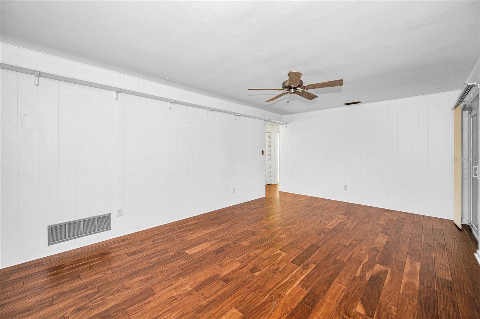 2310 SARAZEN DR — photo 31