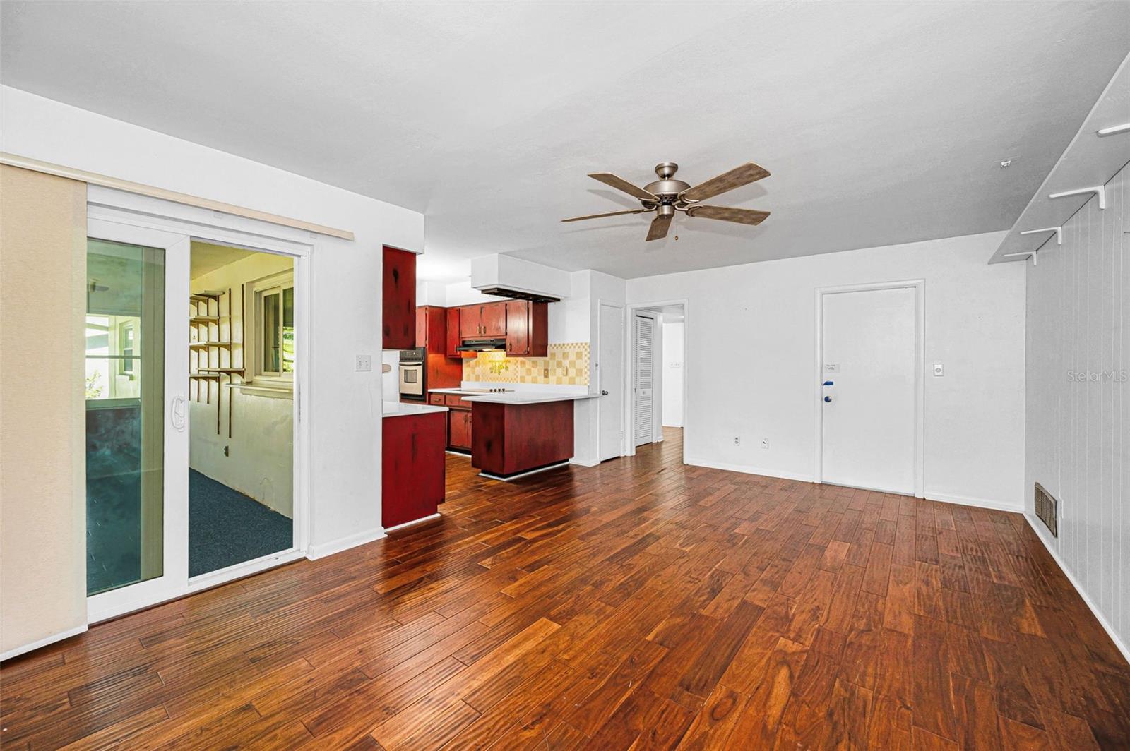 2310 SARAZEN DR — photo 33