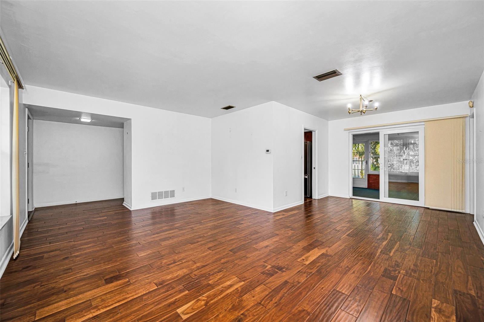 2310 SARAZEN DR — photo 18