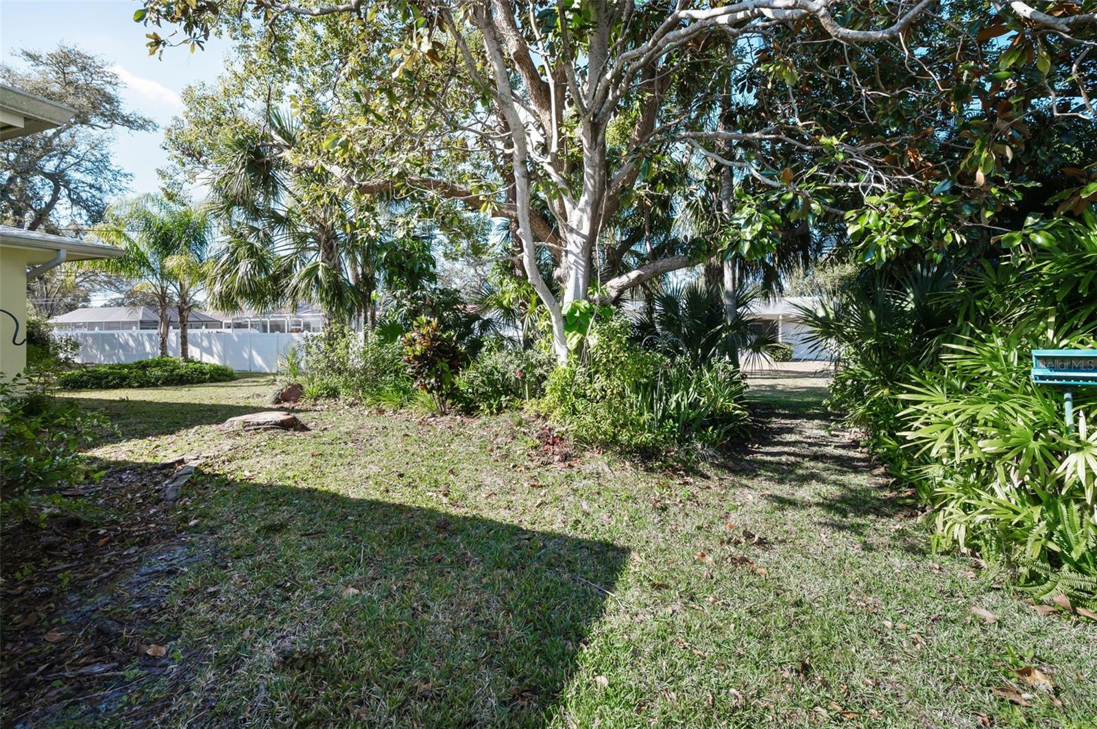 2310 SARAZEN DR — photo 54