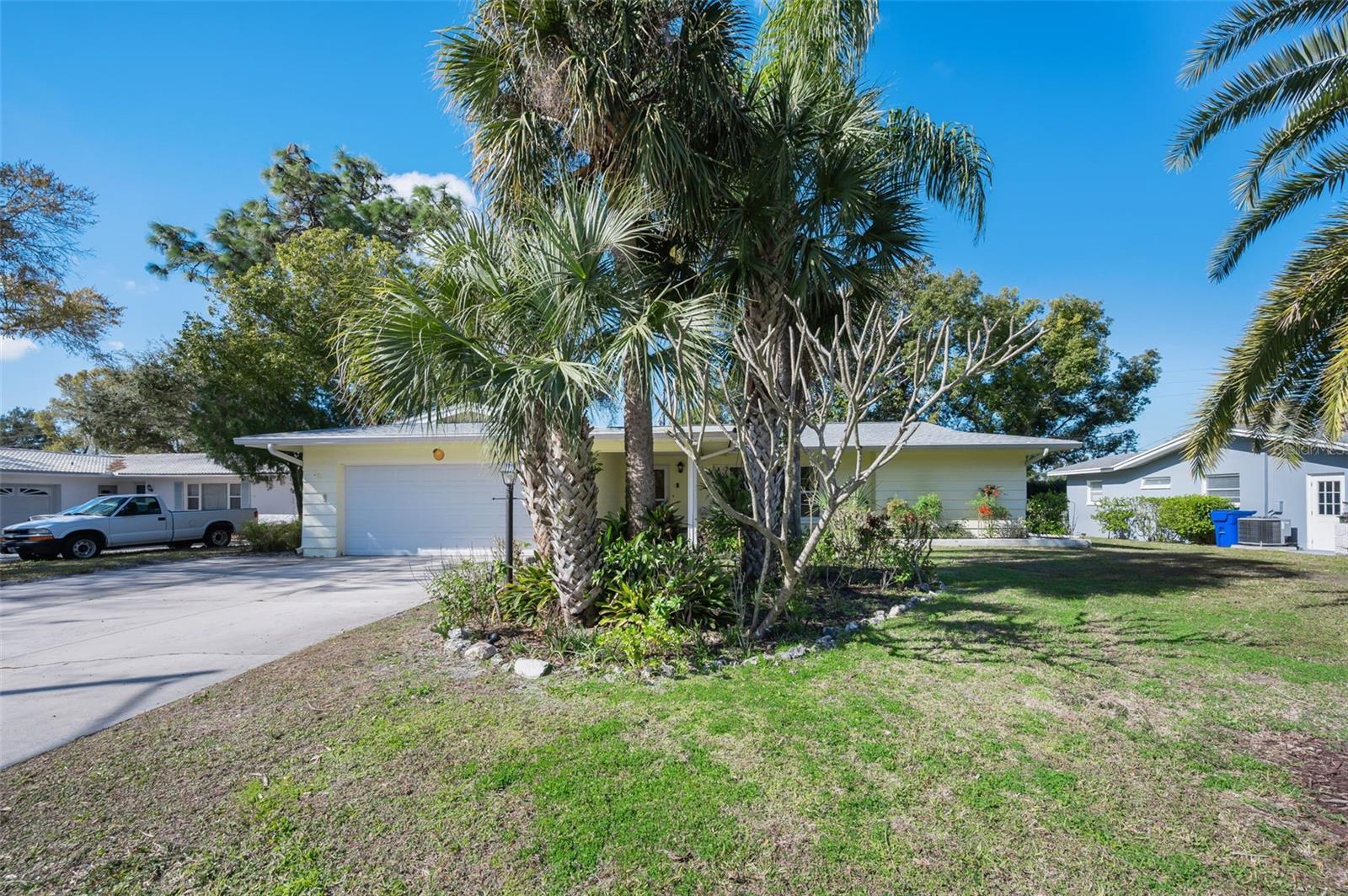 2310 SARAZEN DR — photo 8