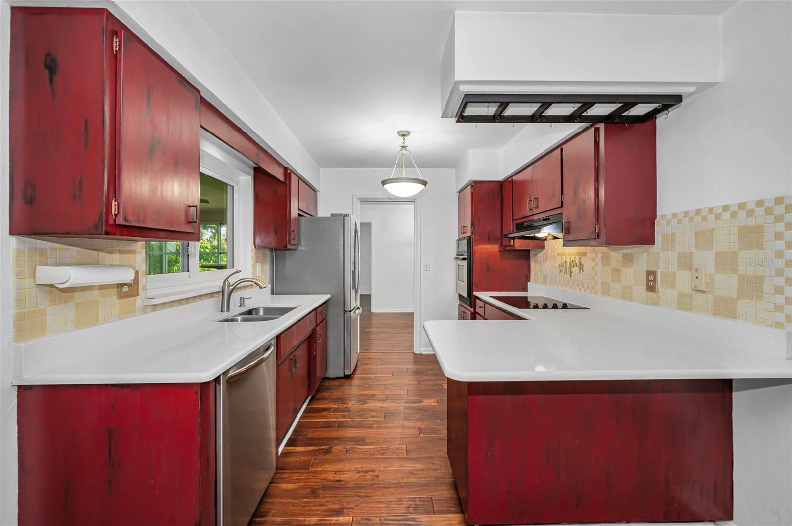 2310 SARAZEN DR — photo 23