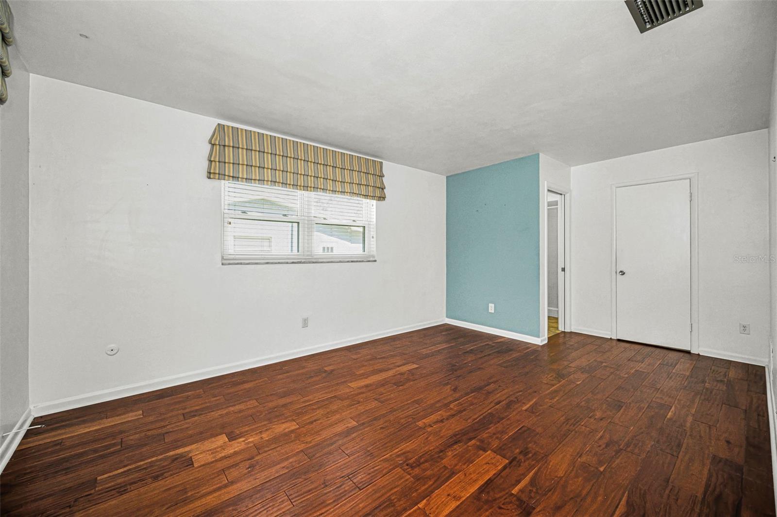 2310 SARAZEN DR — photo 38