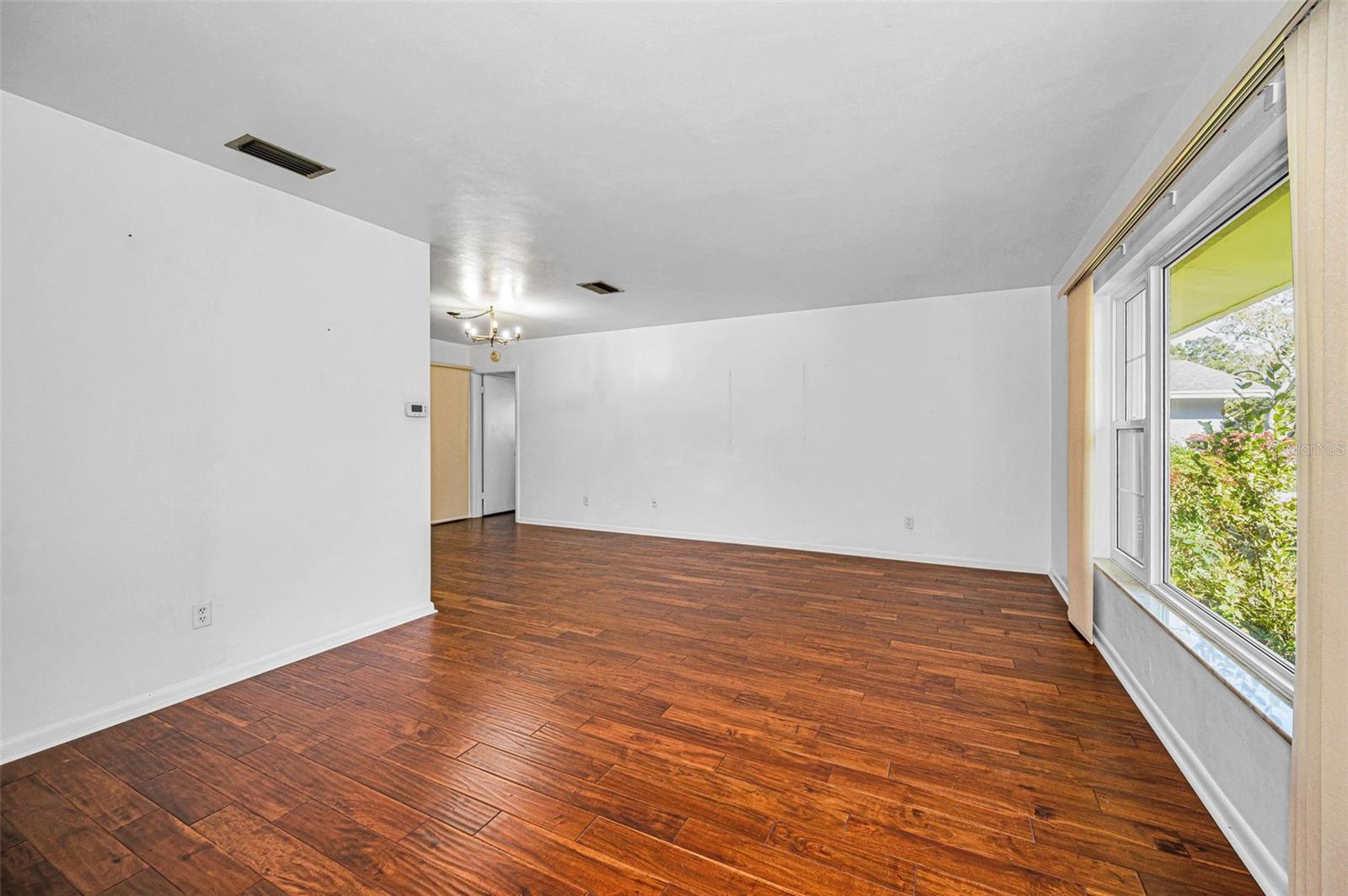 2310 SARAZEN DR — photo 17
