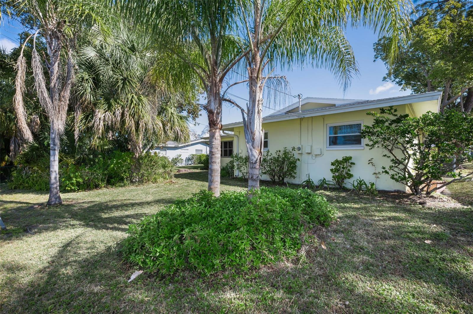 2310 SARAZEN DR — photo 60
