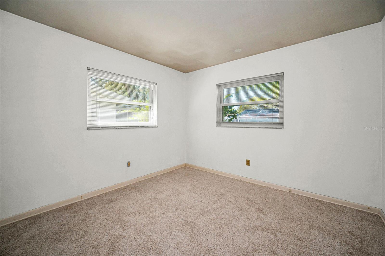 2310 SARAZEN DR — photo 45