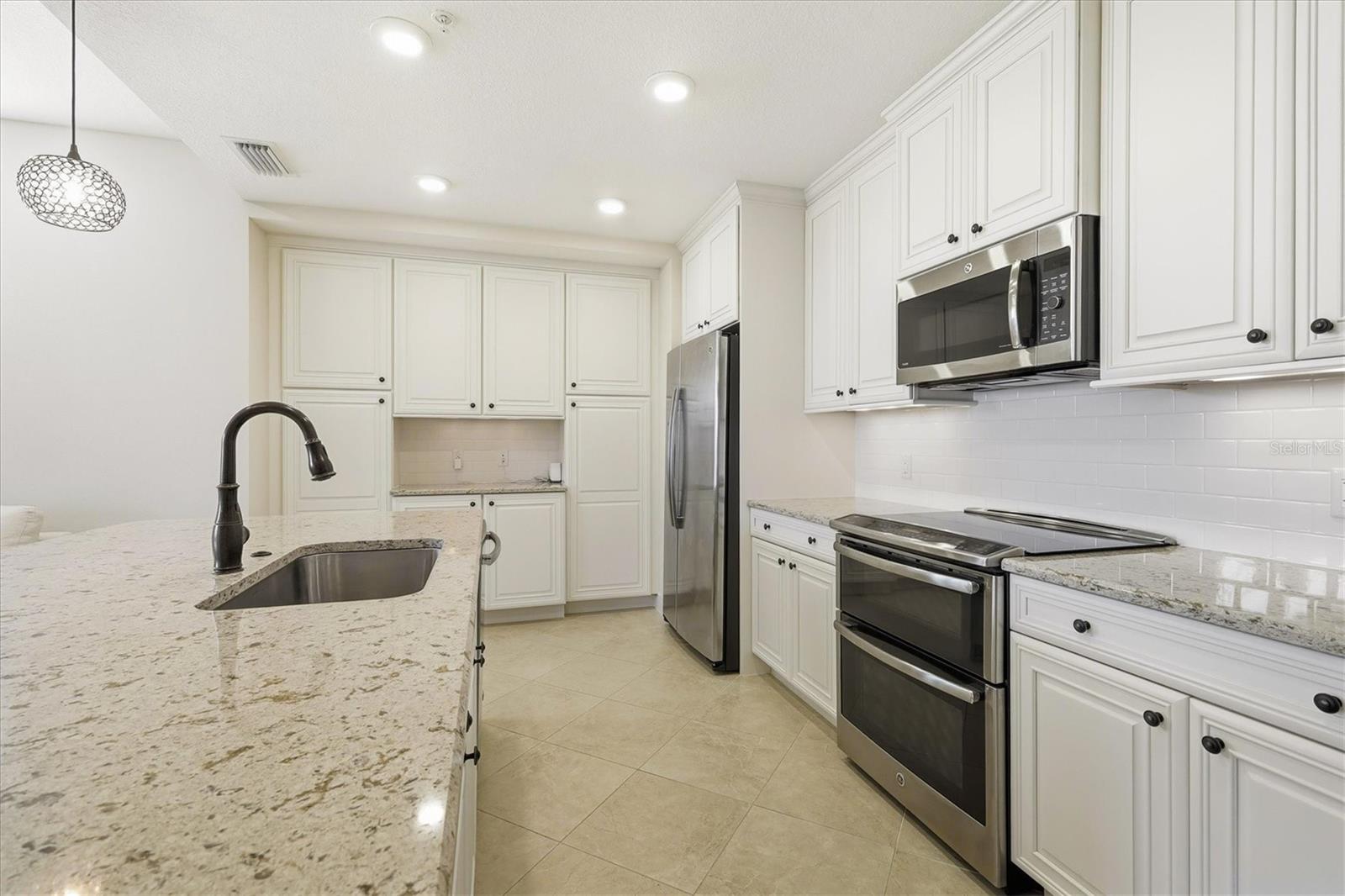 395 ARUBA CIR #303 — photo 11